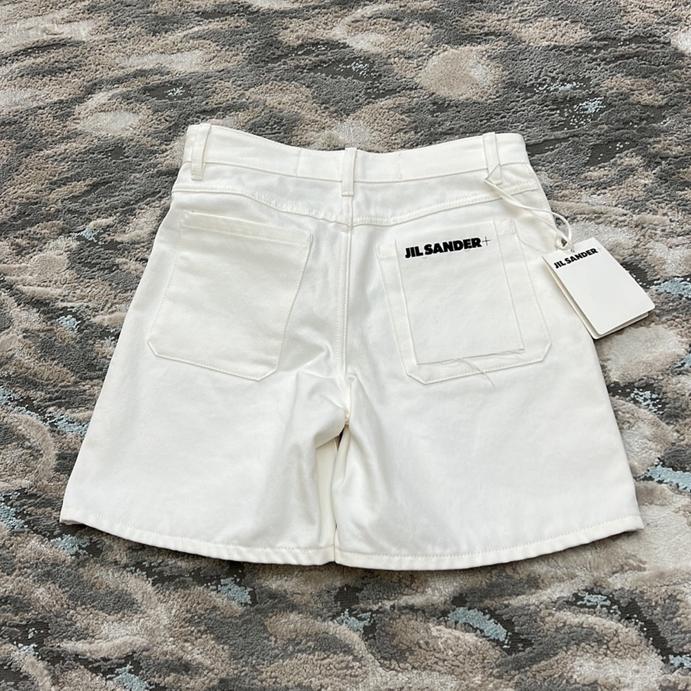 Jil Sander
high-rise oversized-pocket shorts